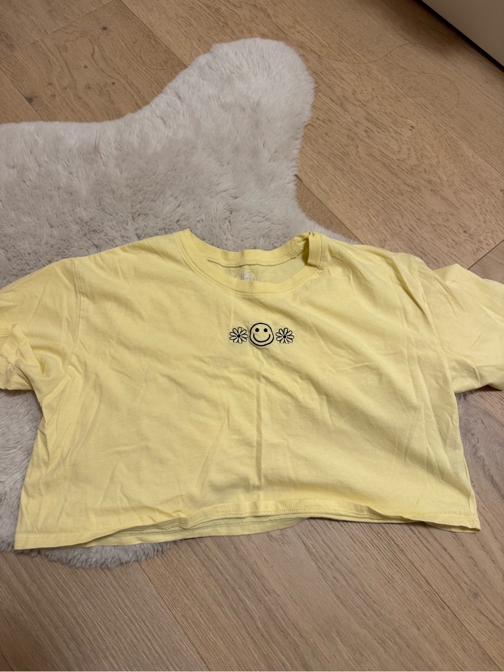 Hollister Yellow Smiley Flower Cropped Tee